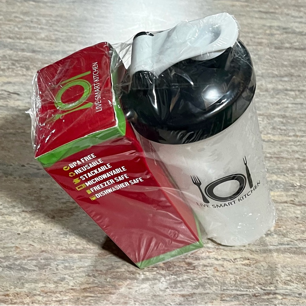 NIB Joy 7–piece portion control containers set with blender bottle